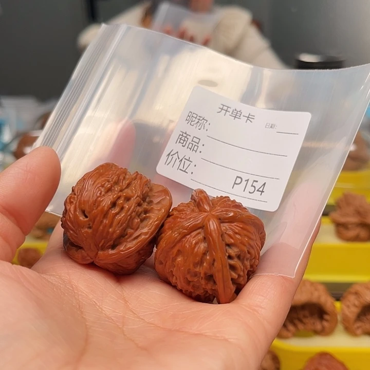 M***g文玩核桃吊坠文玩和他的文玩和他的