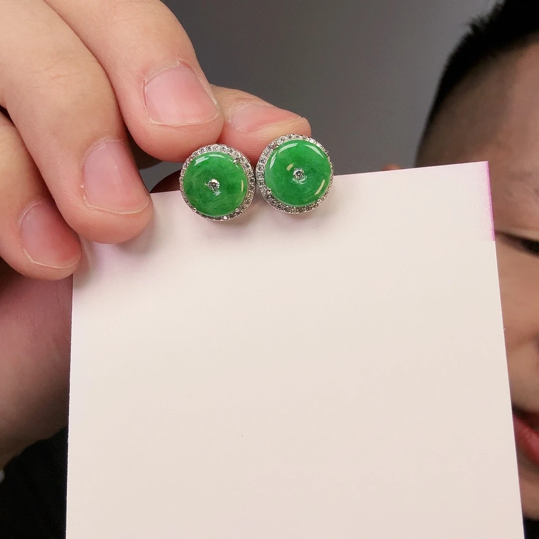 翡翠颈饰未镶嵌一对