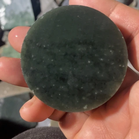 和田玉未镶嵌把件