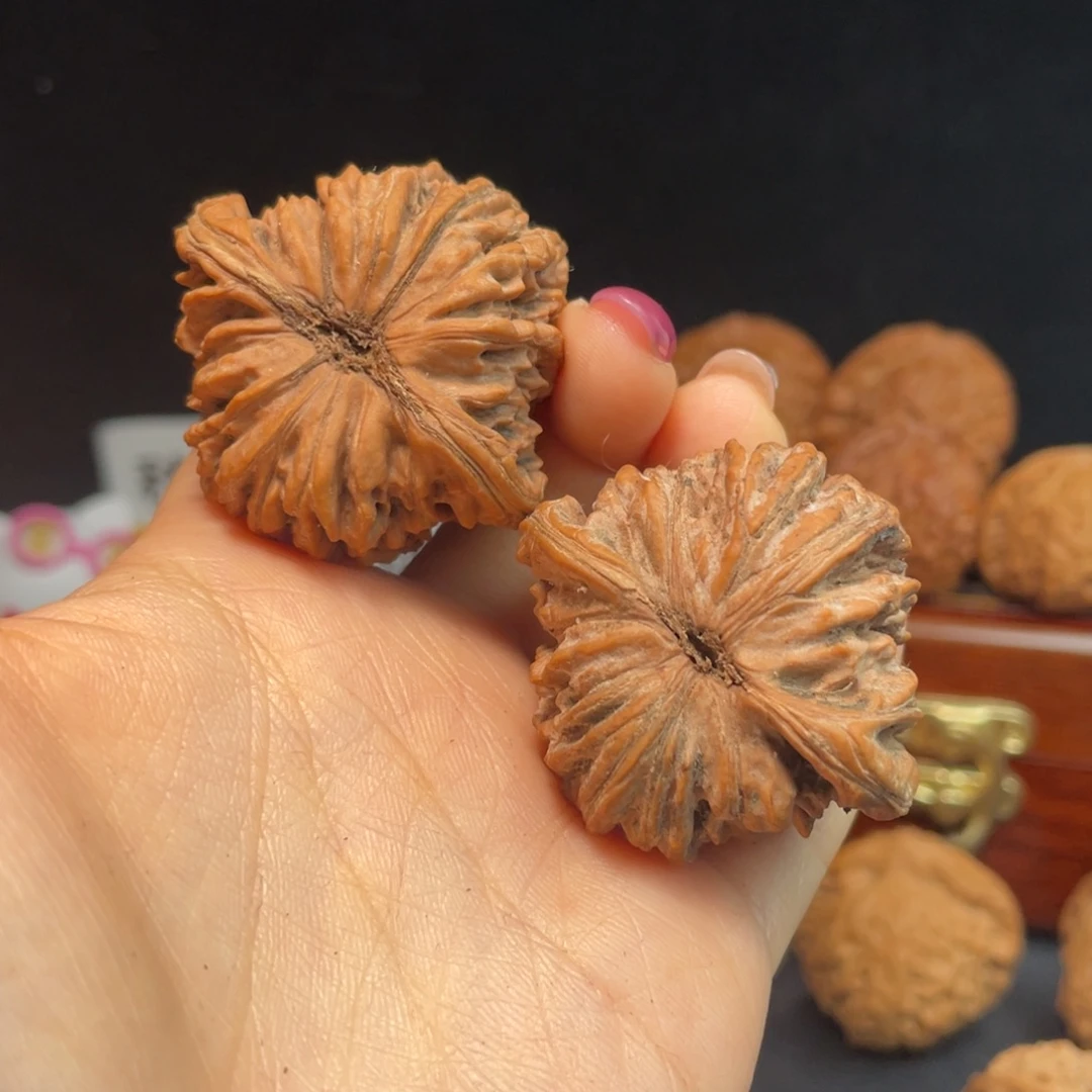 数***独文玩核桃吊坠四座楼41尺