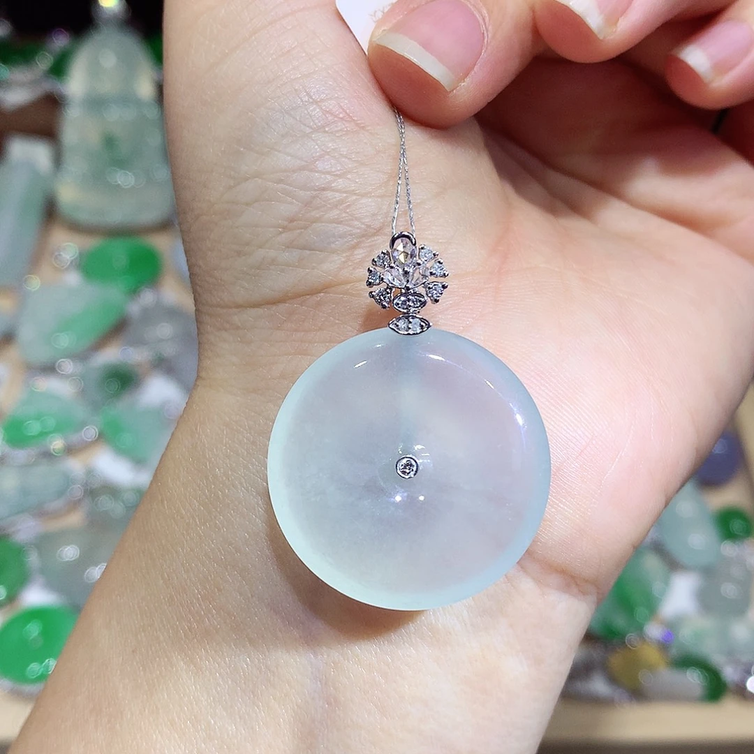 翡翠18K金镶嵌颈饰扣子