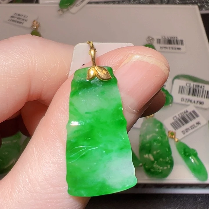 颈饰18K金镶嵌翡翠