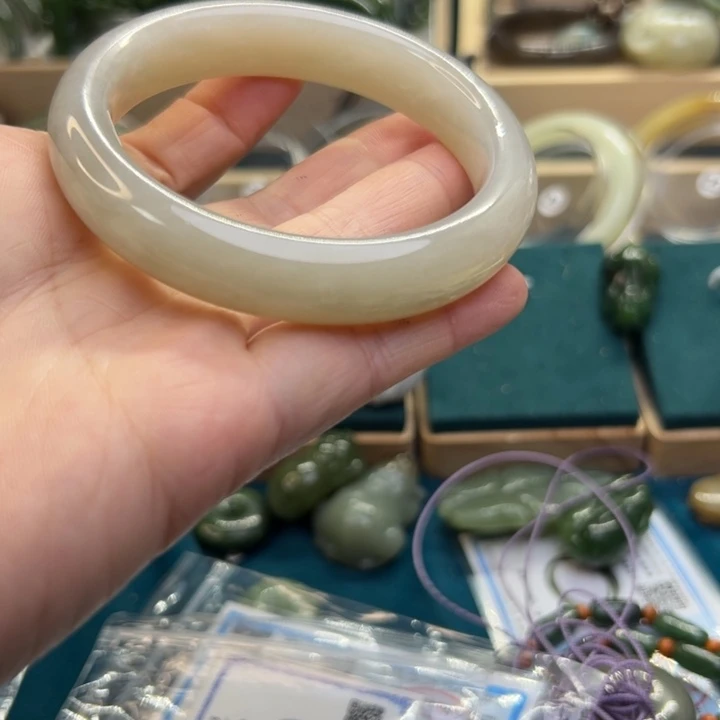 和田玉手镯未镶嵌60.3圈围02345