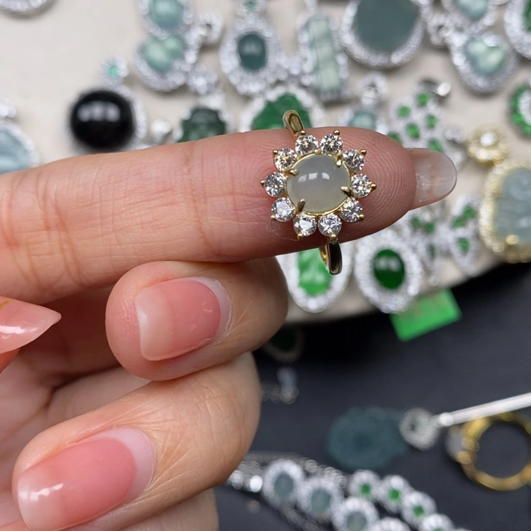 翡翠颈饰未镶嵌翡翠