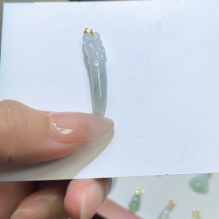颈饰18K金镶嵌翡翠