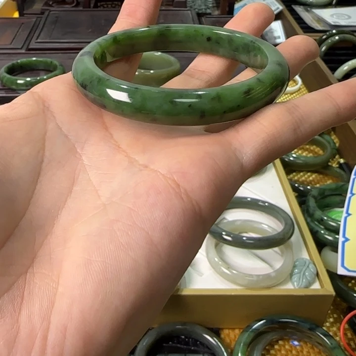 和田玉（碧玉）未镶嵌手镯