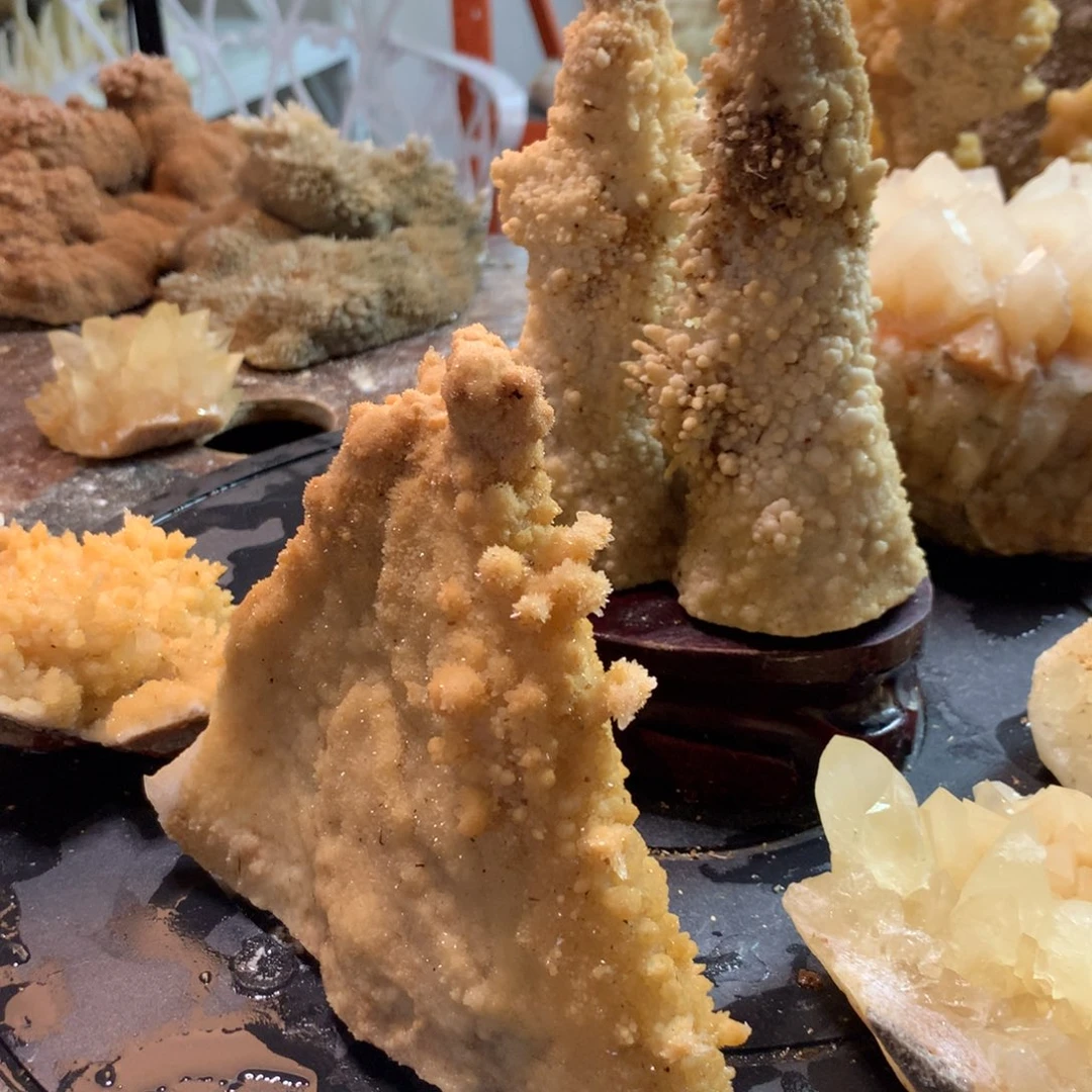 ＠***观纯天然钟乳石质地坚硬