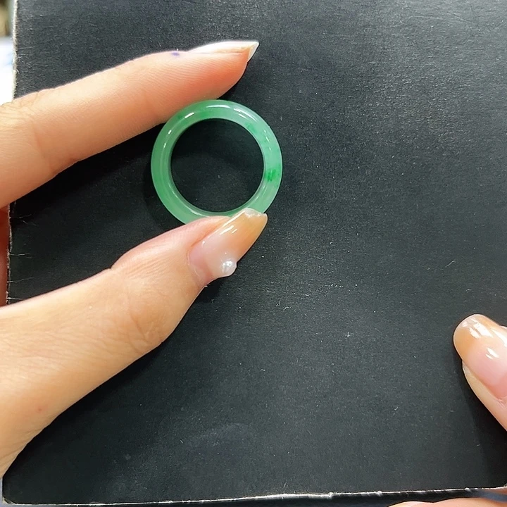 A***g石英质玉（非洲翠）未镶嵌戒指