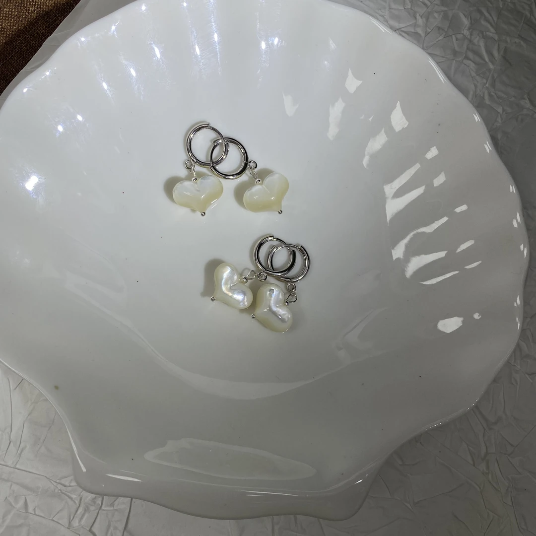 天然白蝶贝爱心屁桃耳饰 多样性发其一 F621