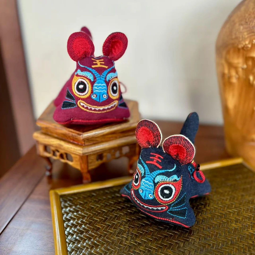【平安虎】柞蚕丝可爱刺绣挂件 动物小老虎随身荷包平安包挂件