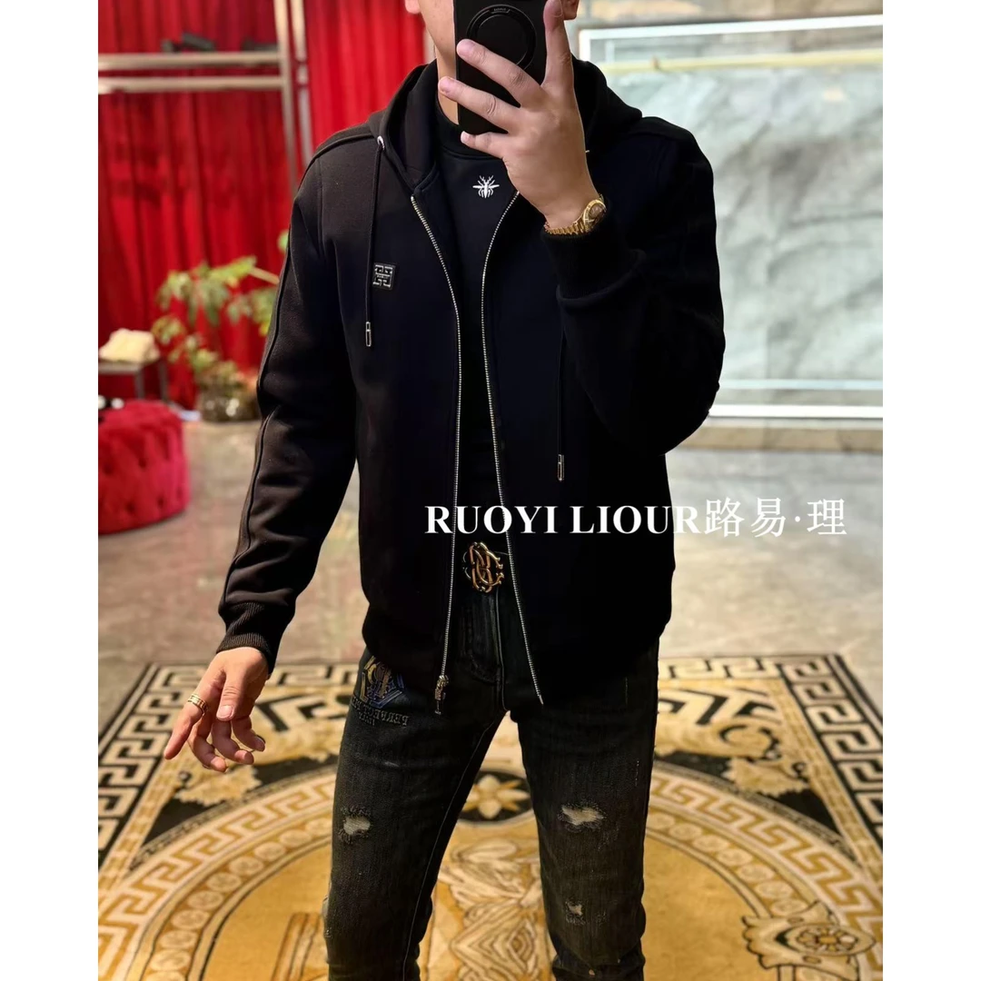 【路易理欧】2025新款潮流轻奢修身纯色胸标连帽保暖羽绒服3506