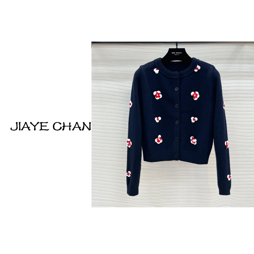 JIAYE CHAN时尚设计感立体花朵珠片百搭圆领单排扣针织开衫