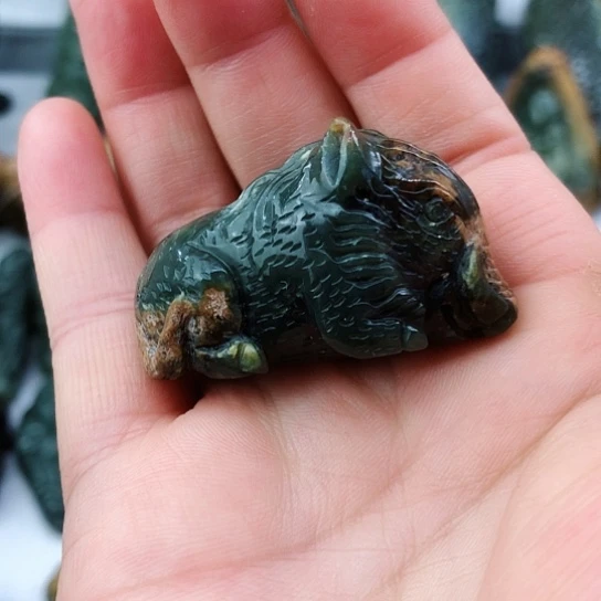 未镶嵌岫岩河磨玉（透闪石质玉）挂件