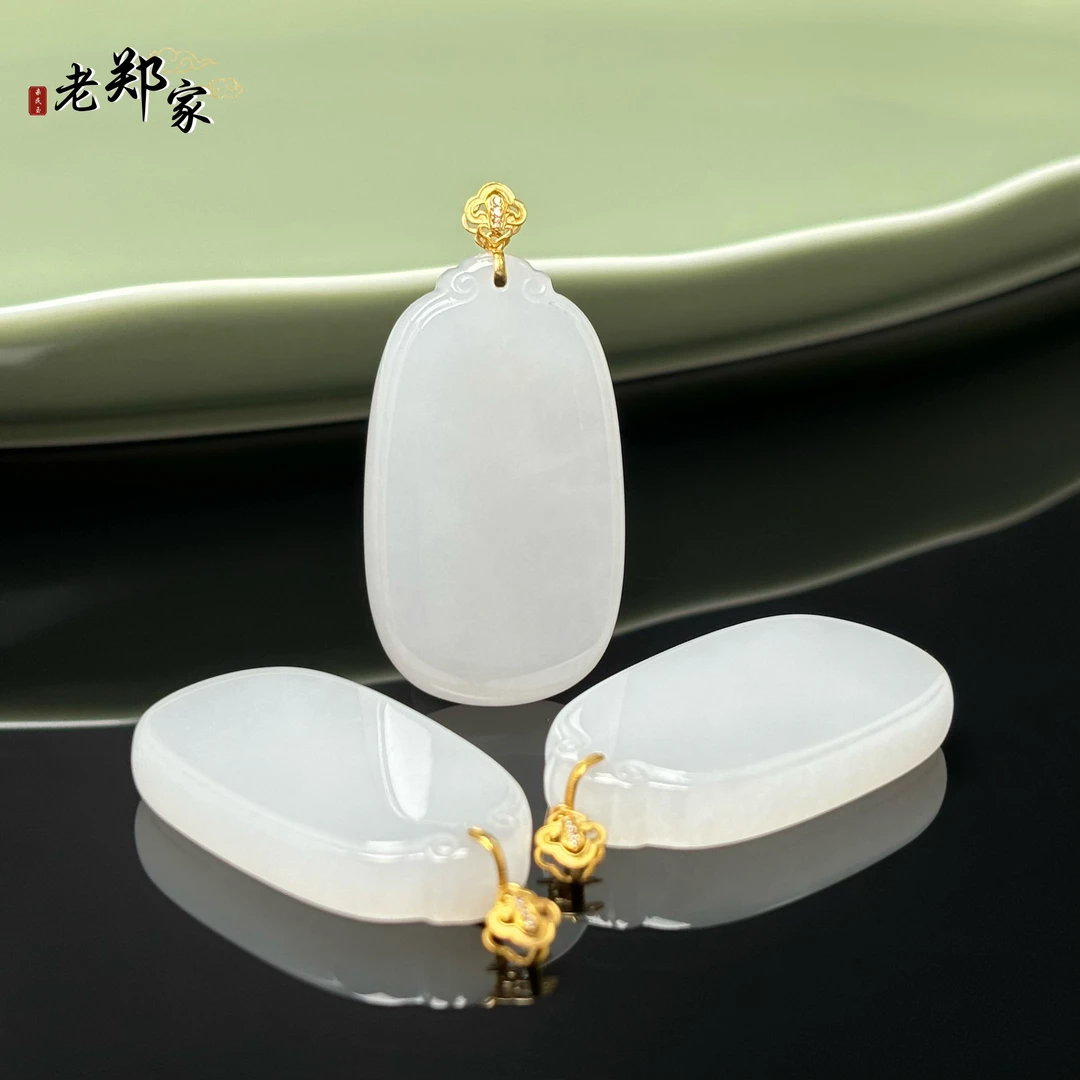 【老郑家】18k金和田玉无事牌吊坠 3400 多样性发一件 约39*23*7mm