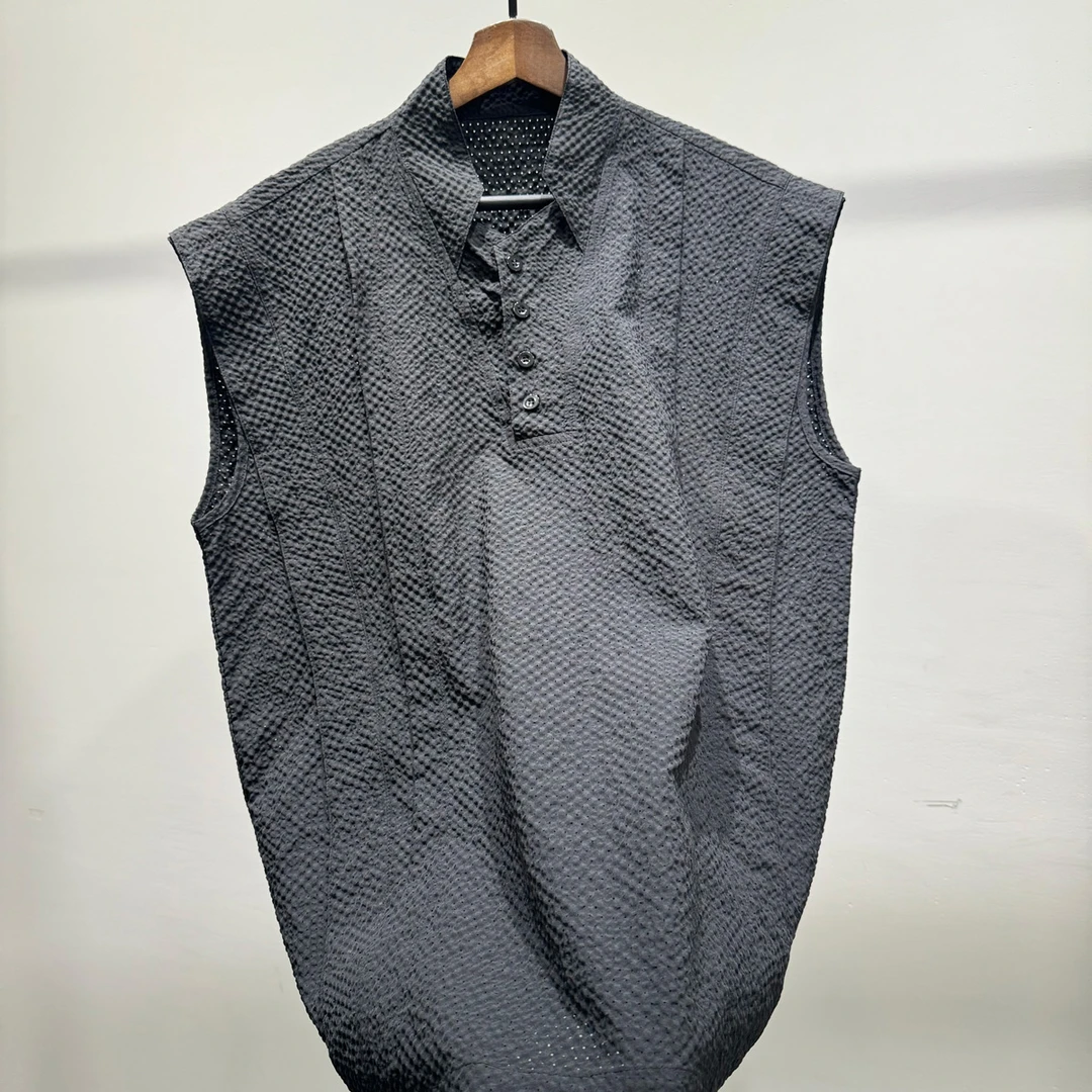 夏季简约时尚泡泡纱破洞透气坎肩背心男士潮流休闲无袖立领上衣