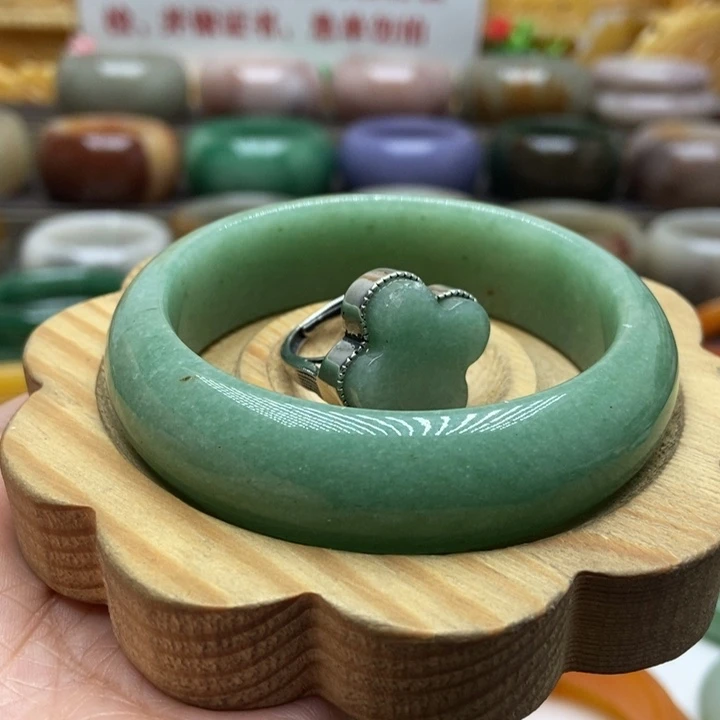 未镶嵌手镯石英质玉