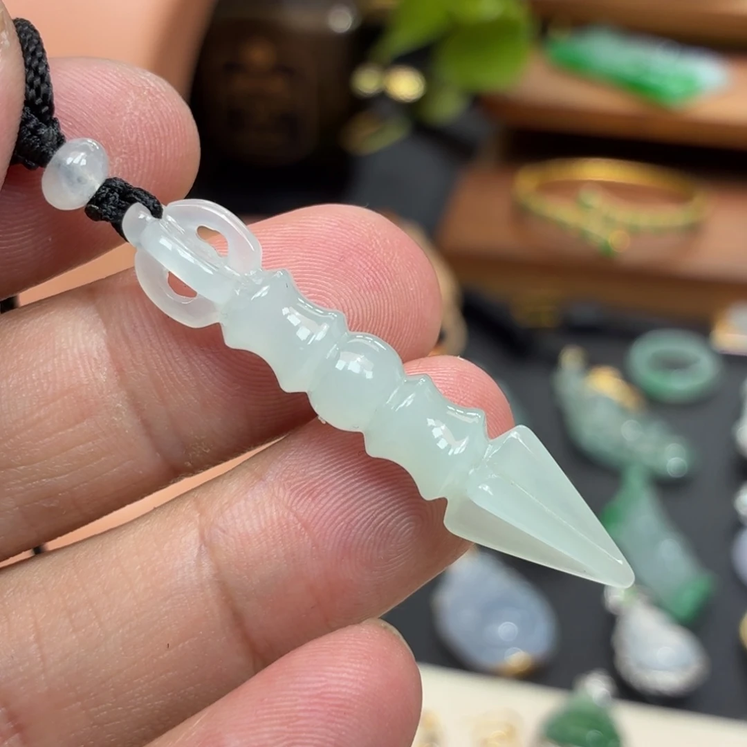 翡翠未镶嵌颈饰挂件