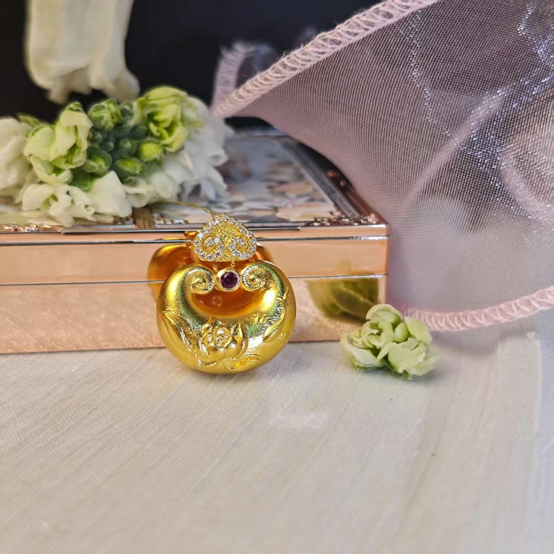 黄金莲花锁包吊坠