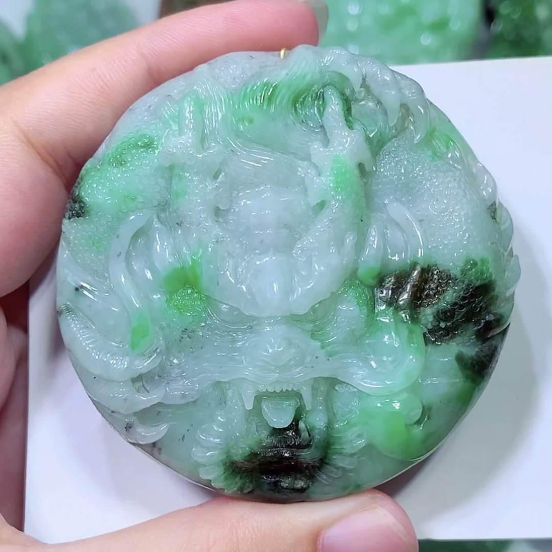 缅甸天然A货翡翠乌鸡飘绿龙牌吊坠