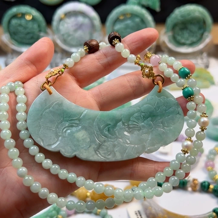 颈饰未镶嵌翡翠吊坠