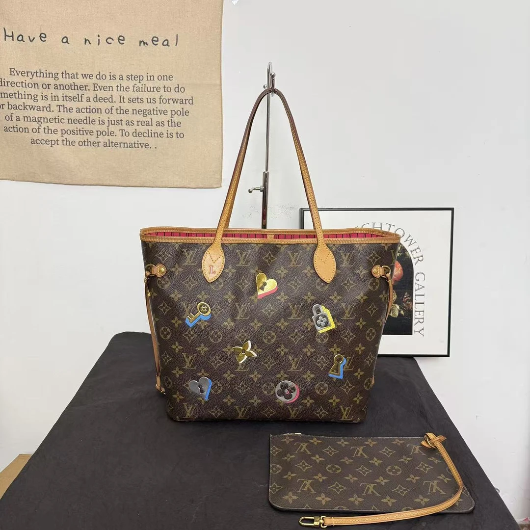 95新 LouisVuitton/路易威登 lv徽章neverfull中号购物袋托特子母