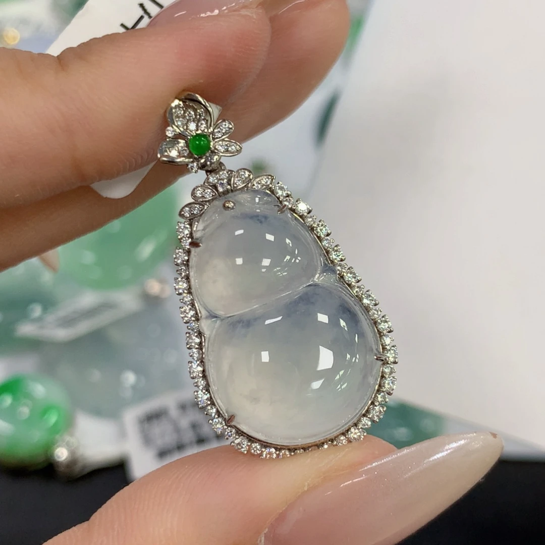 颈饰18K金镶嵌翡翠