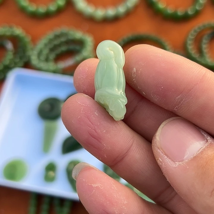 和田玉未镶嵌颈饰