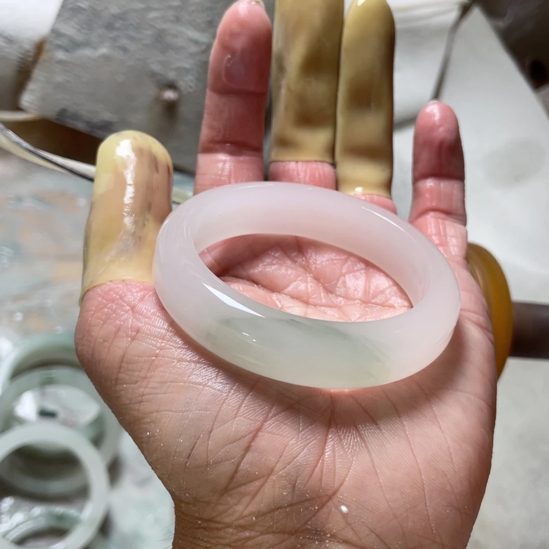 石英质玉手镯未镶嵌草**毒定制