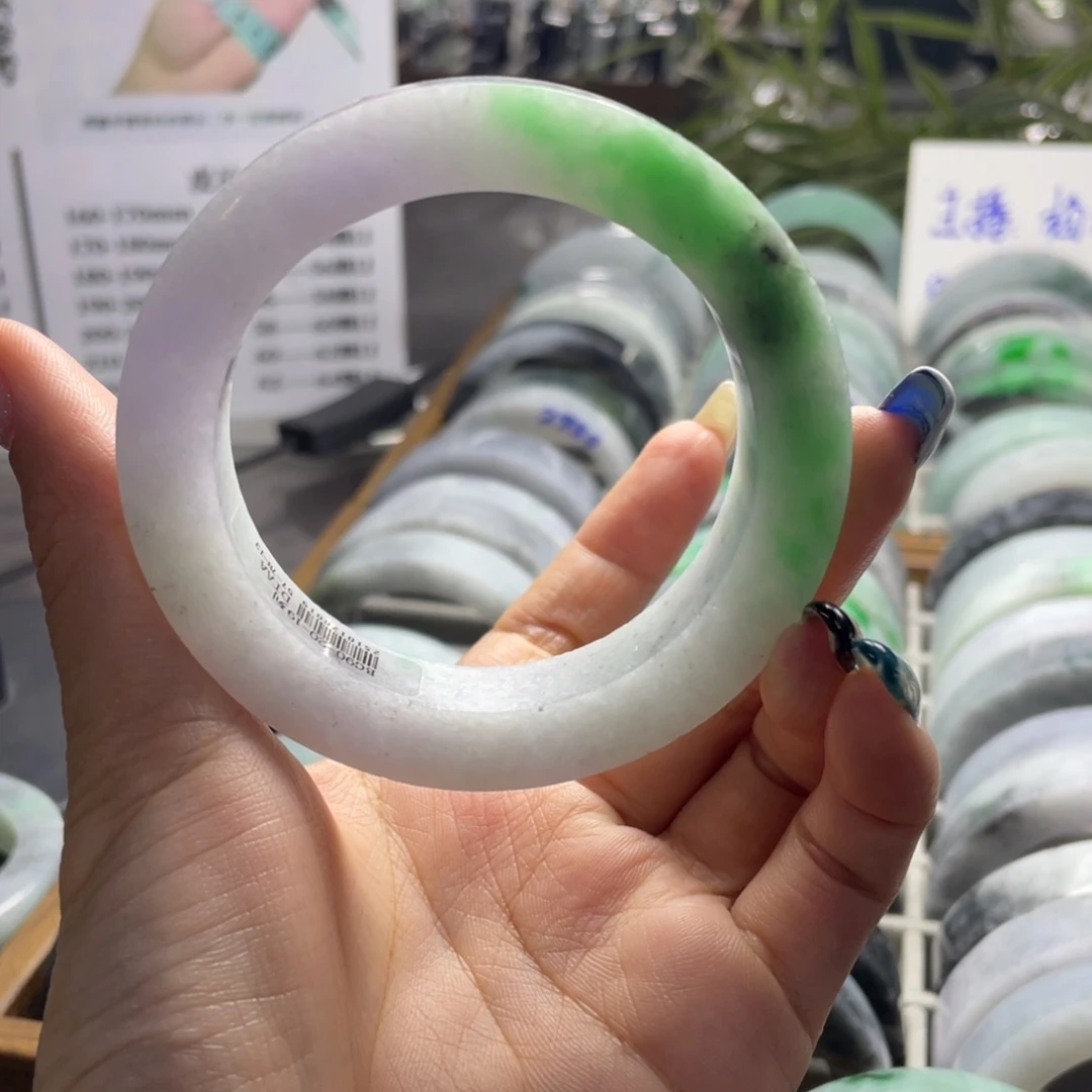 定制翡翠未镶嵌翡翠手镯