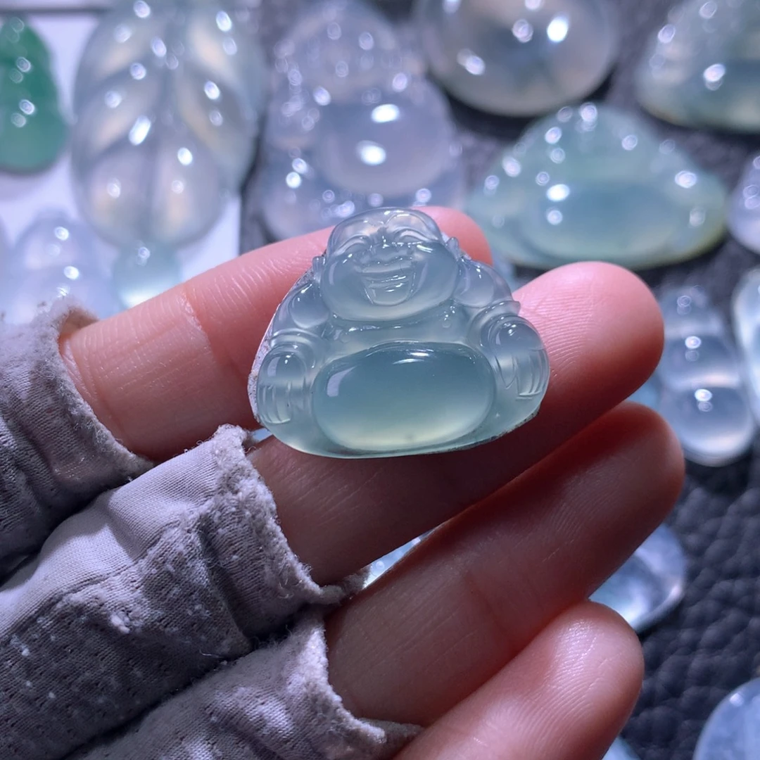 翡翠未镶嵌颈饰佛