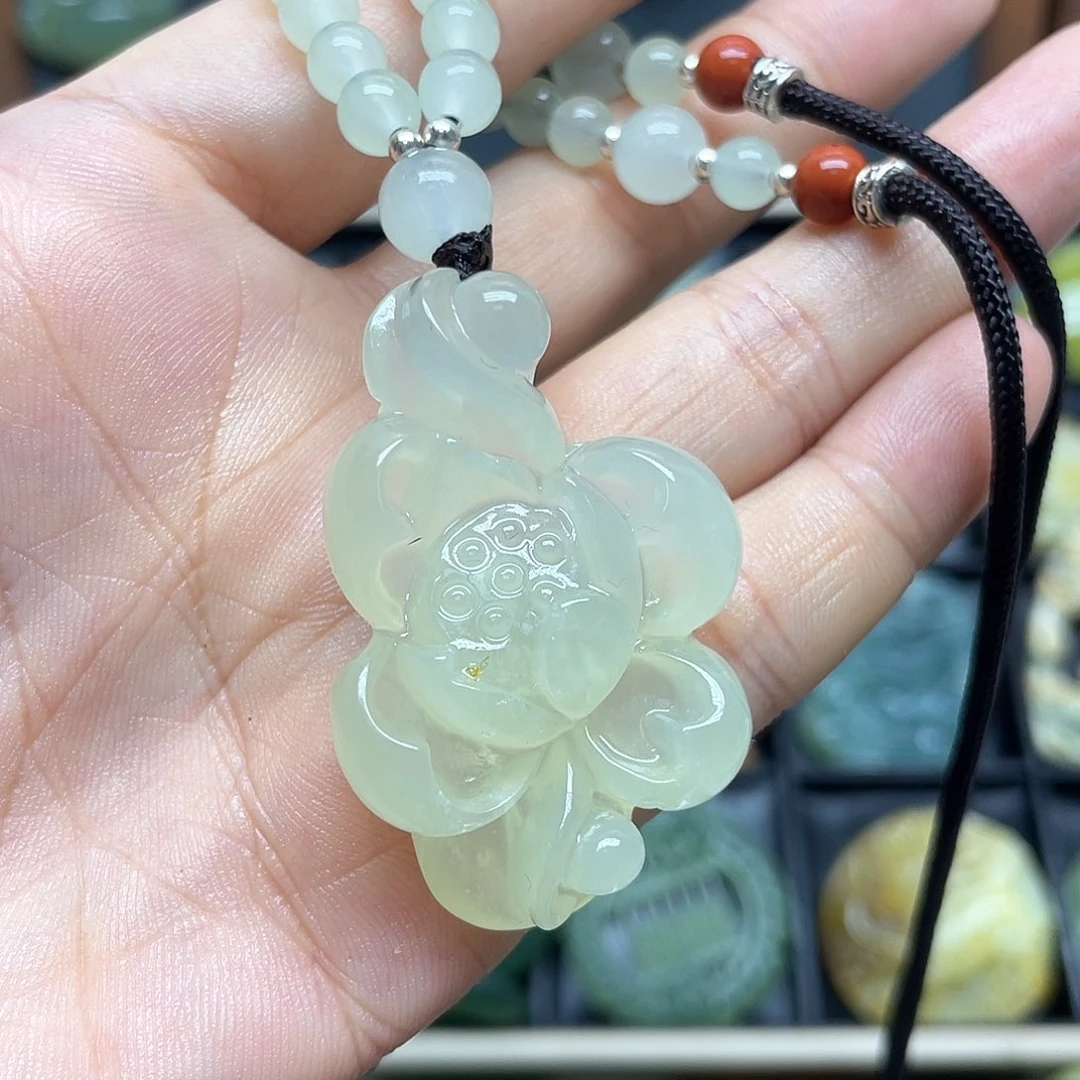 未镶嵌蛇纹石玉颈饰