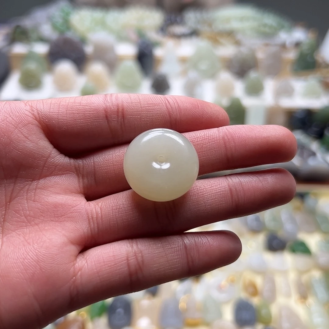 和田玉吊坠(赠链)未镶嵌太****糕