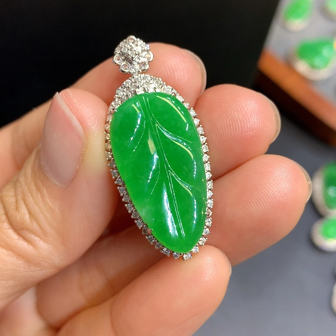 翡翠吊坠(不含链)18K金镶嵌