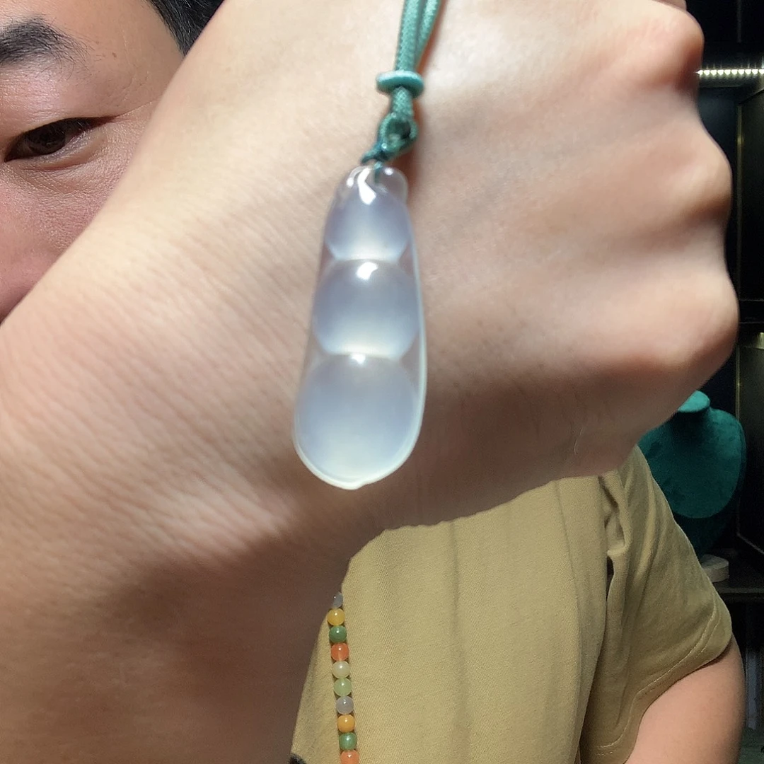 未镶嵌蛇纹石玉颈饰
