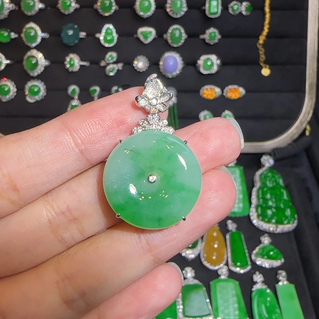 翡翠18K金镶嵌颈饰飘阳绿平安扣吊坠