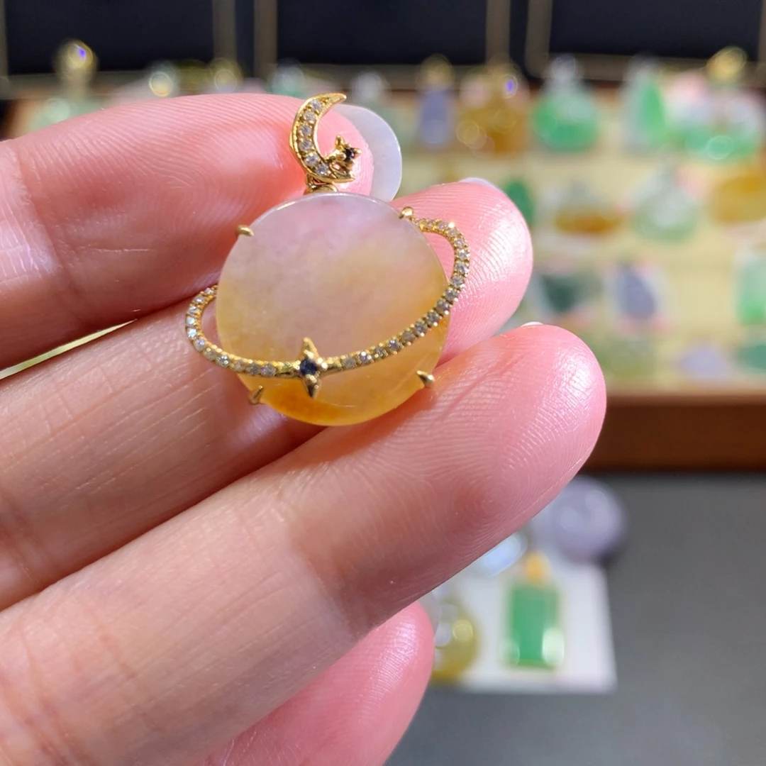 翡翠18K金镶嵌颈饰