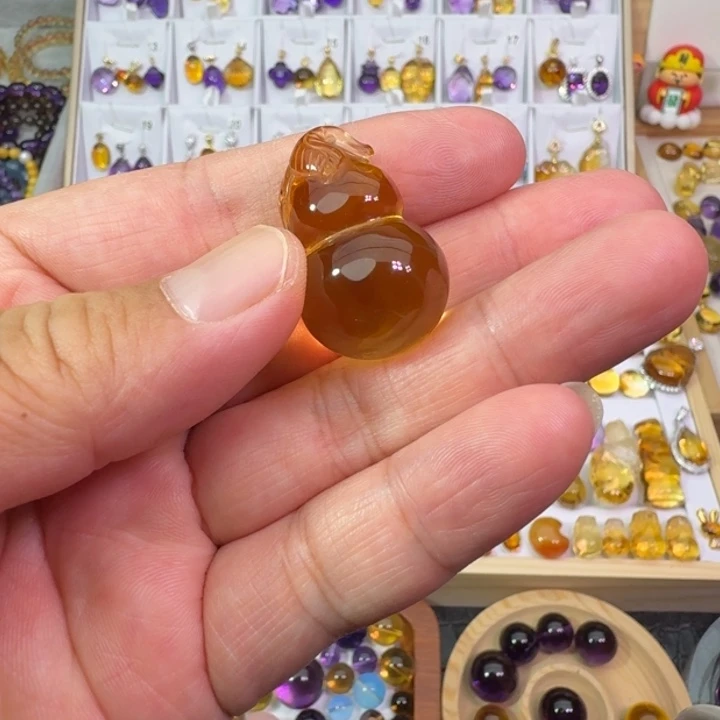 未镶嵌颈饰黄晶糖****?吊坠
