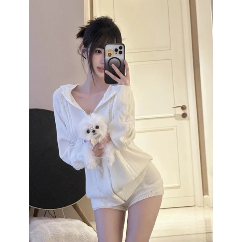 套装女2025春季时尚新款乖乖白色带帽拉链毛衣针织外套显瘦短裤潮