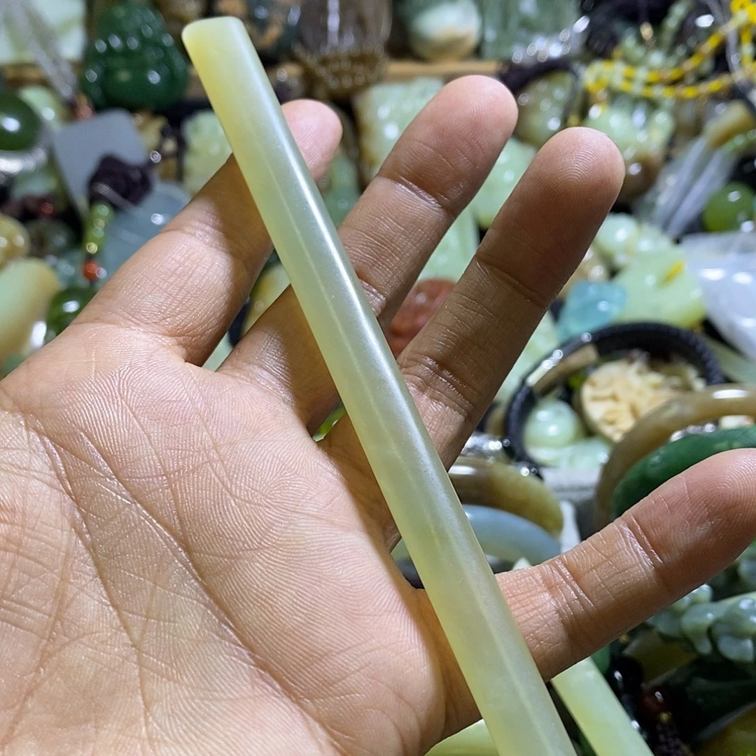 未镶嵌岫玉颈饰发簪