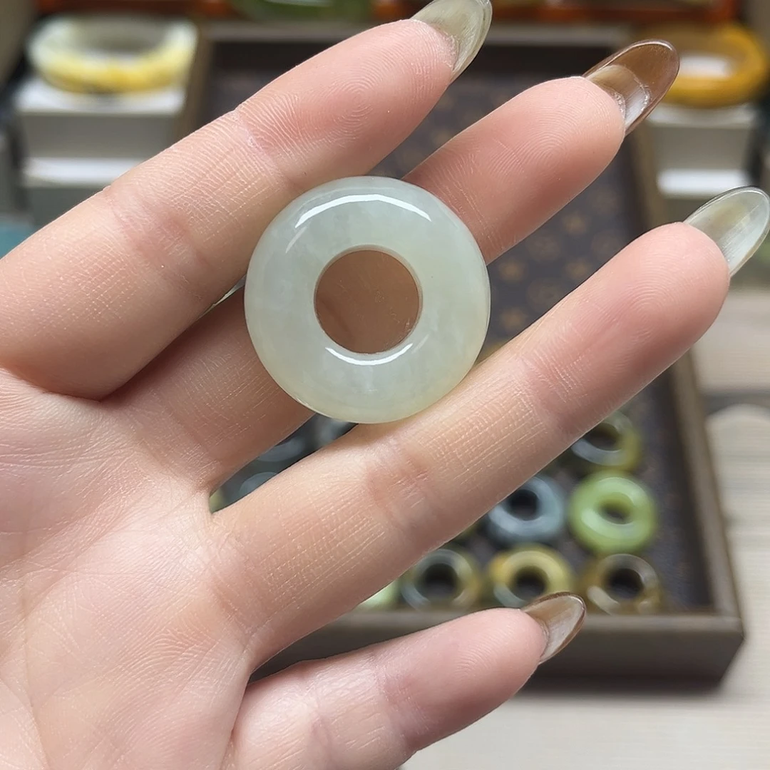 温***两岫玉未镶嵌平安扣默认微瑕不退换