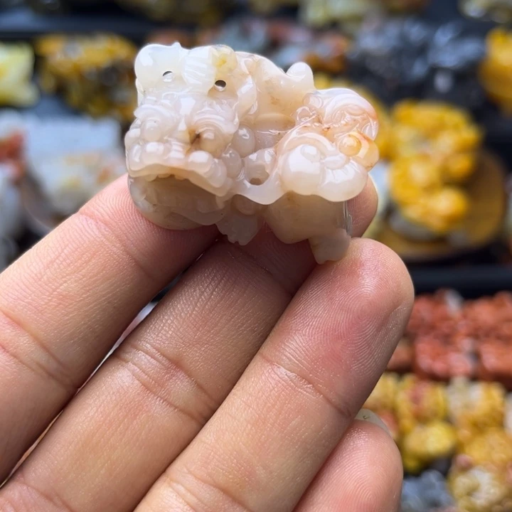 石英质玉（黄龙玉）未镶嵌颈饰