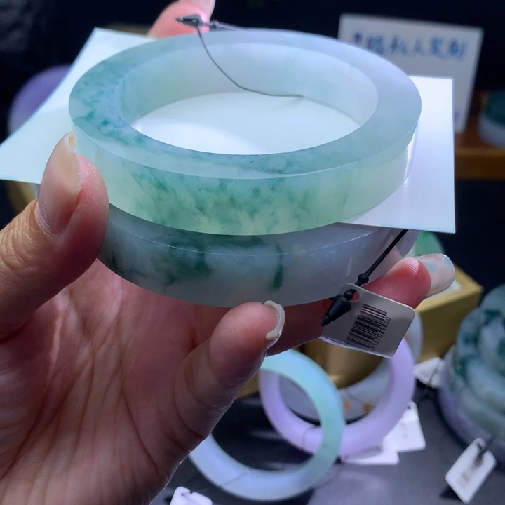 定制翡翠未镶嵌翡翠手镯