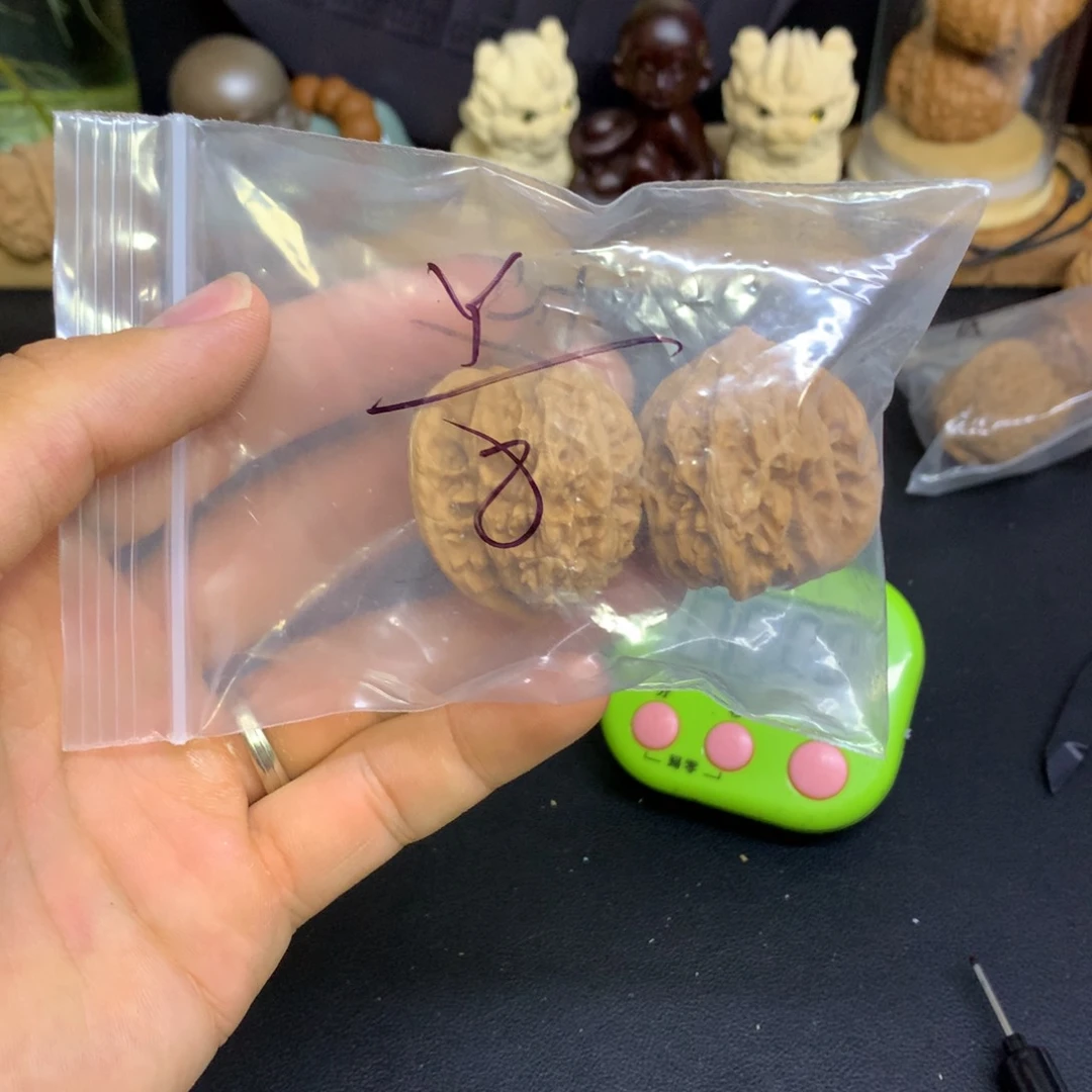 Y***、文玩核桃把件核桃
