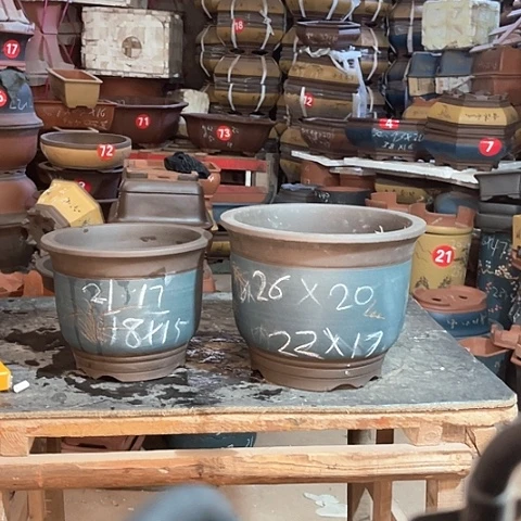 紫砂花盆金钟两个