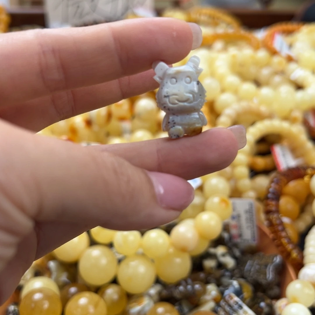 未镶嵌琥珀珠宝奇石