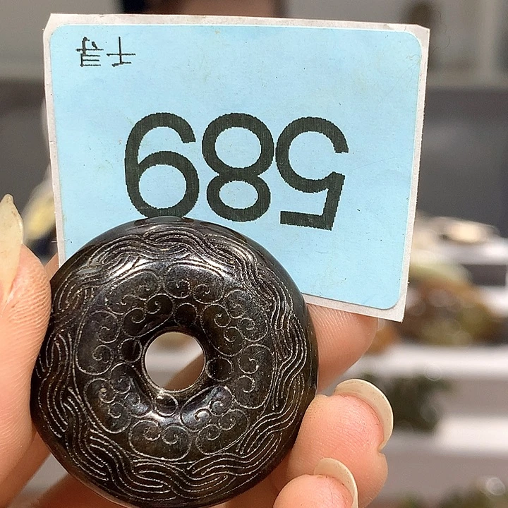 和田玉未镶嵌把件