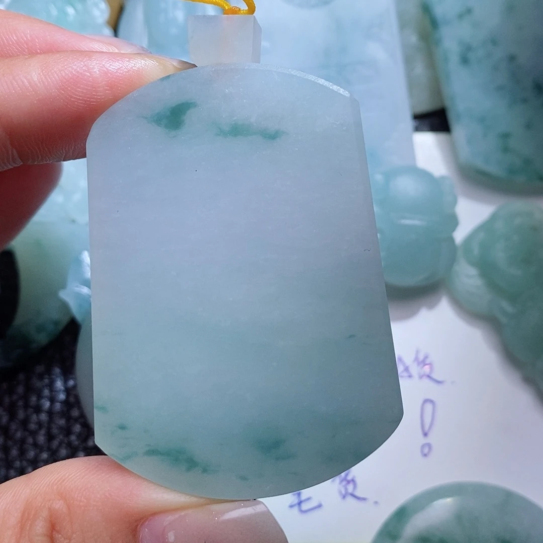 搁***浅未镶嵌定制翡翠毛货付款后确认抛光