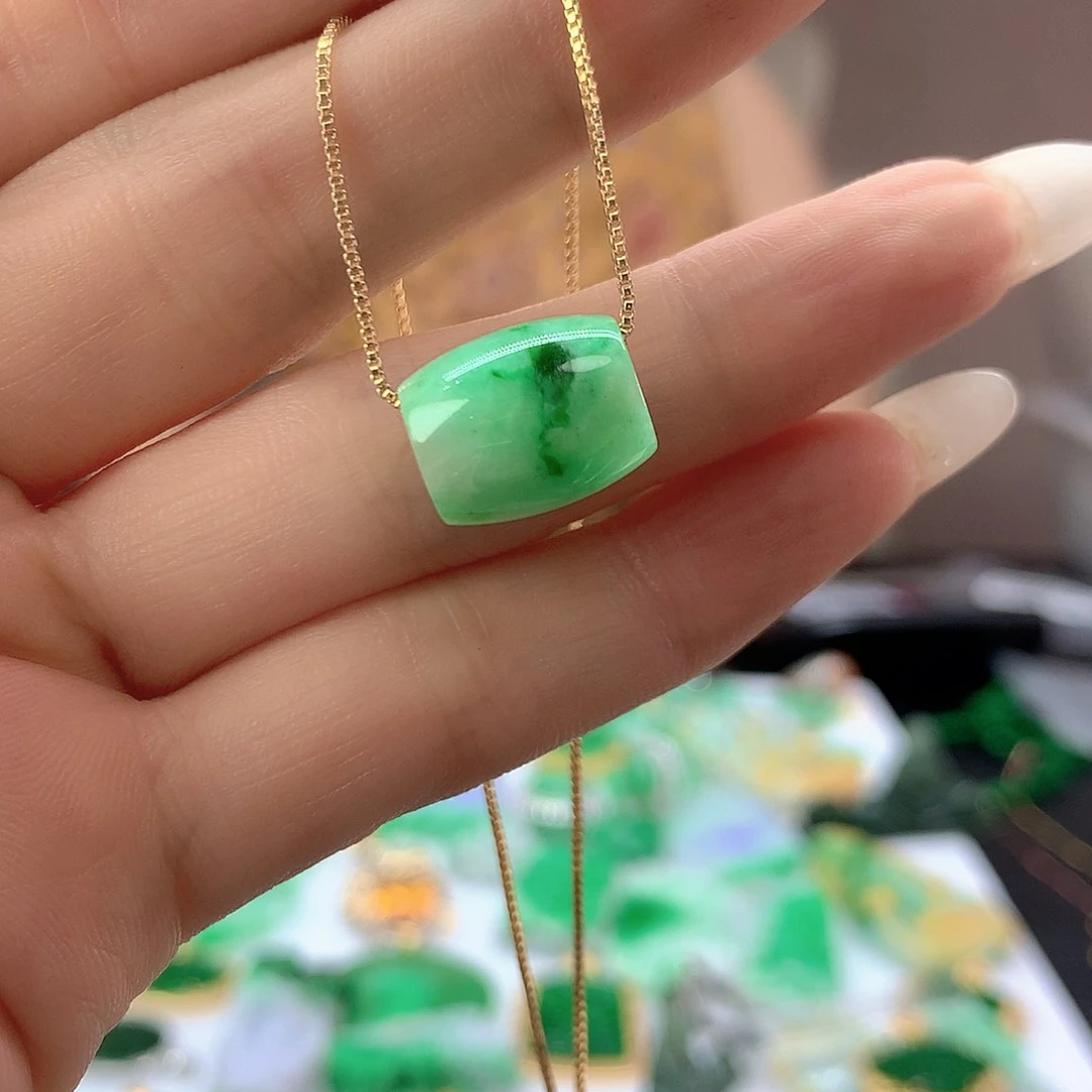 翡翠未镶嵌颈饰翡翠