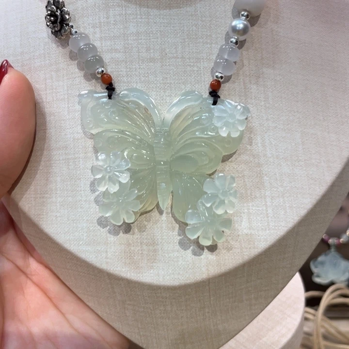 蛇纹石玉颈饰未镶嵌