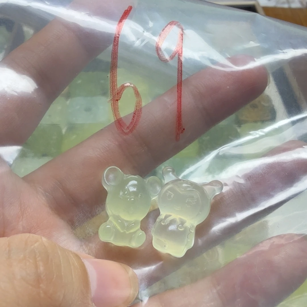 透闪石-蛇纹石玉吊坠未镶嵌